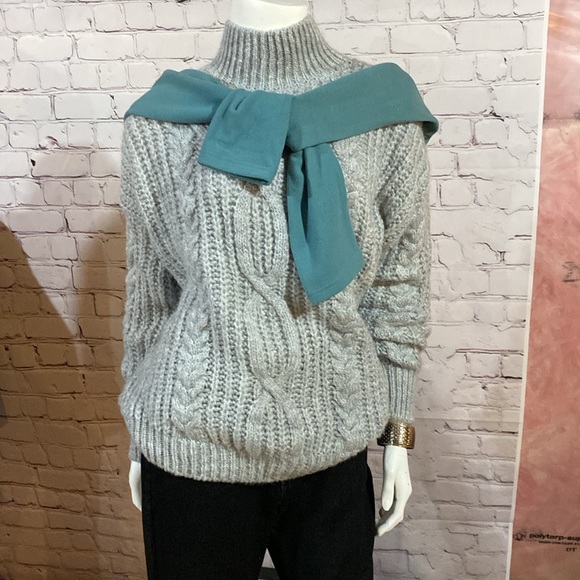 Brand new with tag sweater - Picture 1 of 4